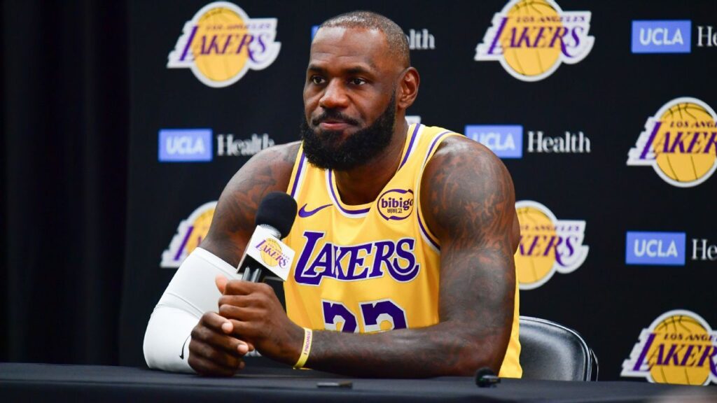 Source: Bettors allegedly got injury info on LeBron James Source: Bettors allegedly got injury info on LeBron James