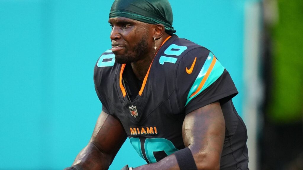 Tyreek Hill returns to Dolphins' facility, speaks to team