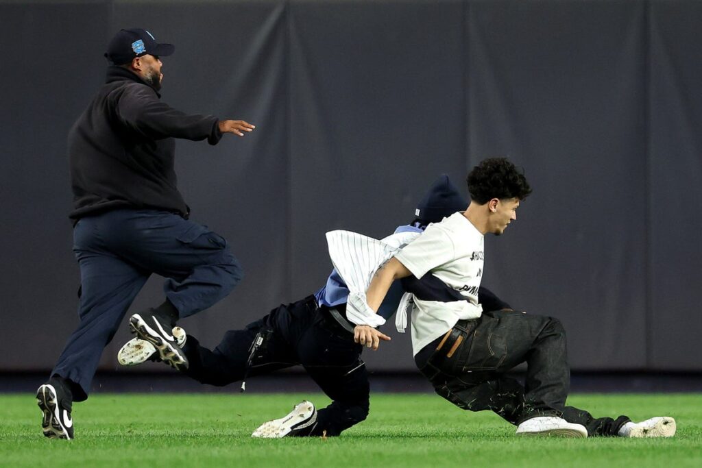 Yankees-Blue Jays Game 3: 2 fans rush the field during ALDS, causing delay