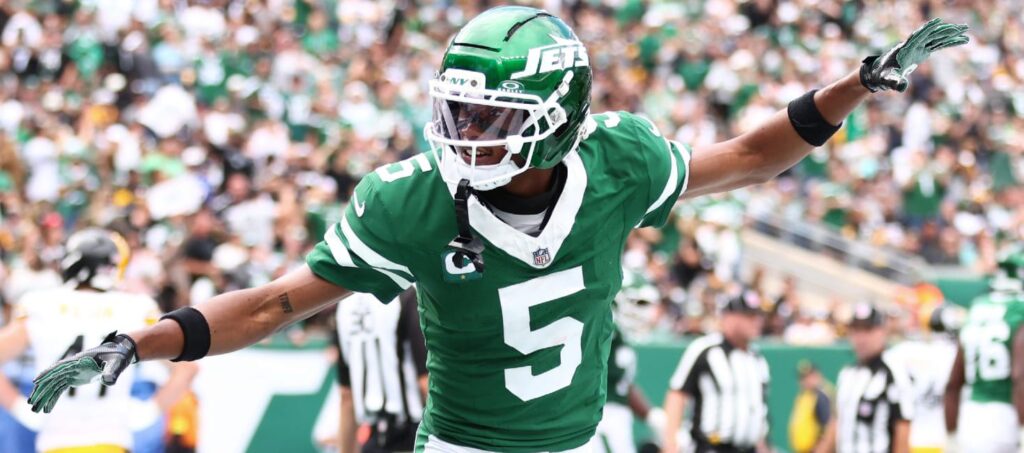 8 Fantasy Football Injuries to Know for Week 10 (2025) 8 Fantasy Football Injuries to Know for Week 10 (2025)