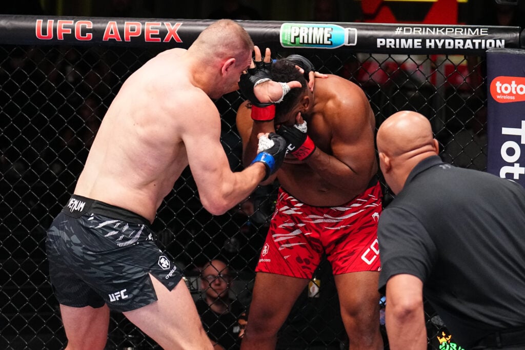 Dana White’s UFC quality comment proves very wrong after disastrous night of controversy Ante Delija pours it on Waldo Cortes Acosta during UFC Vegas 110 fight