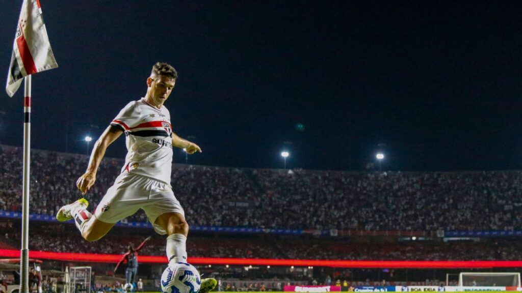 Ex-Chelsea midfielder Oscar in hospital after abnormal fitness test Copy Link