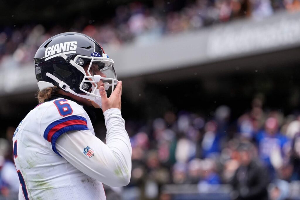 Giants’ Jaxson Dart ruled out vs. Bears with concussion Giants’ Jaxson Dart ruled out vs. Bears with concussion