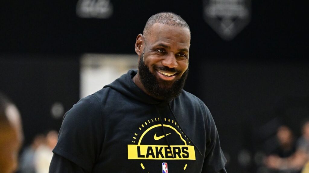 Sources: LeBron James back with Lakers after G League practices LeBron James on track to practice with Lakers' G League team