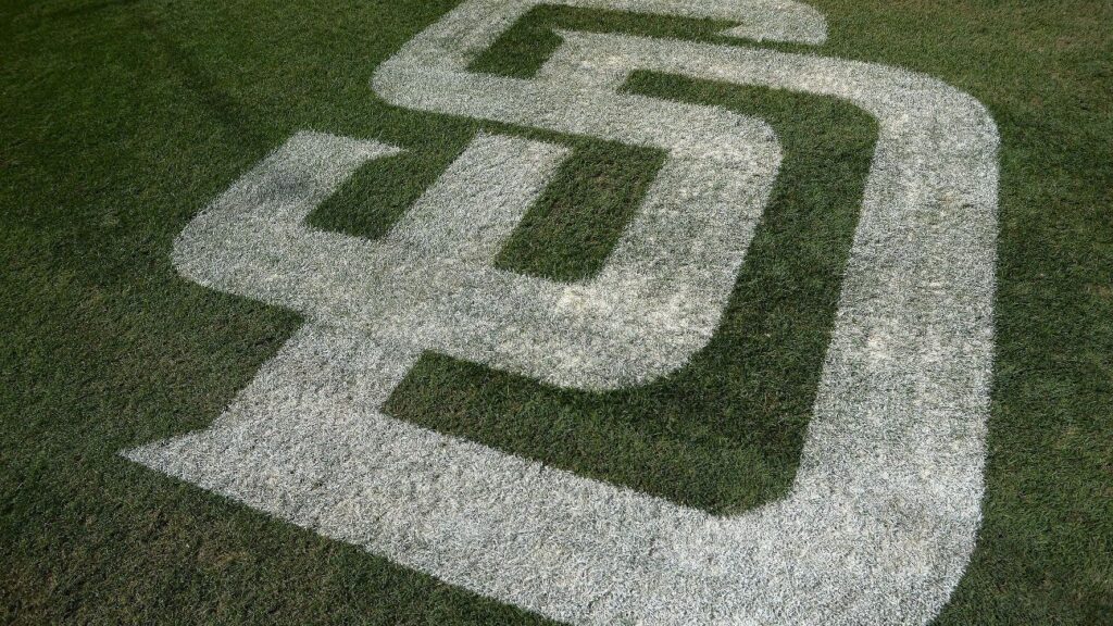 Padres to explore options, including sale of franchise