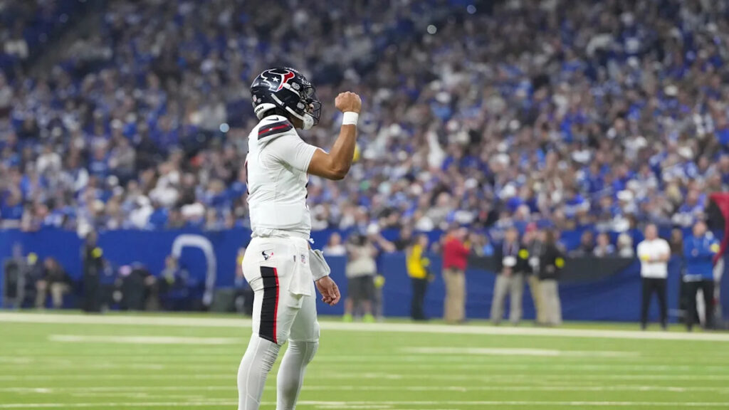 Questionable PI call helps Texans to 20-13 lead Download app from appStore