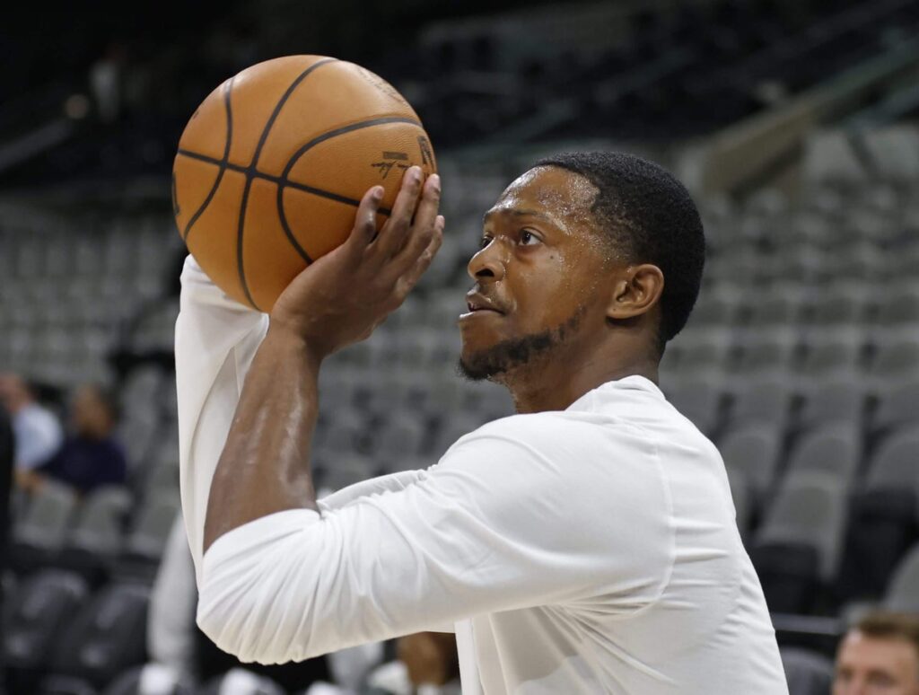 Spurs’ De’Aaron Fox plans to make season debut Saturday vs. Pelicans: Source Spurs’ De’Aaron Fox plans to make season debut Saturday vs. Pelicans: Source