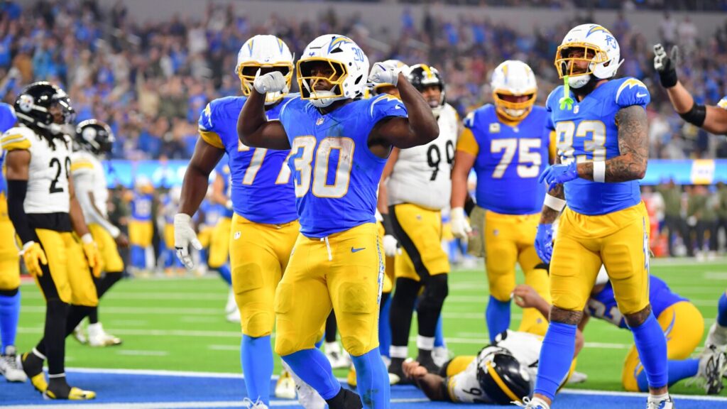 Sunday Night Football: Chargers improve to 7-3 with 25-10 victory over Steelers
