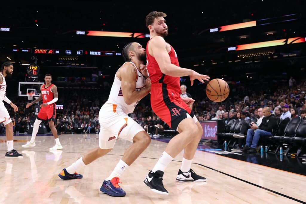 Suns’ Dillon Brooks irritates everyone, his former Rockets teammates included Suns’ Dillon Brooks irritates everyone, his former Rockets teammates included