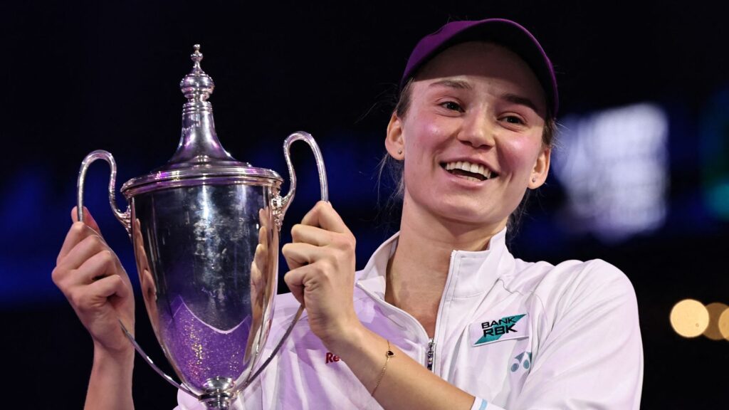 WTA Finals: Elena Rybakina beats Aryna Sabalenka in straight sets in Riyadh to continue resurgence | Tennis News Kazakhstan's Elena Rybakina lifts the trophy after defeating Belarus' Aryna Sabalenka in the WTA Finals