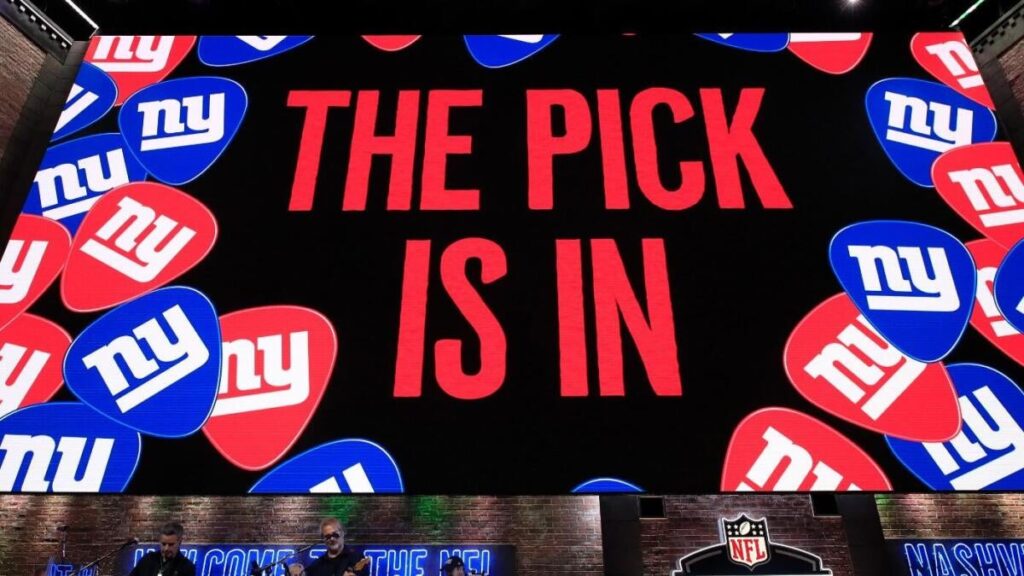 2026 NFL mock draft: Giants trade No. 1 pick, Dolphins add playmaker 2026 NFL mock draft: Giants trade No. 1 pick, Dolphins add playmaker