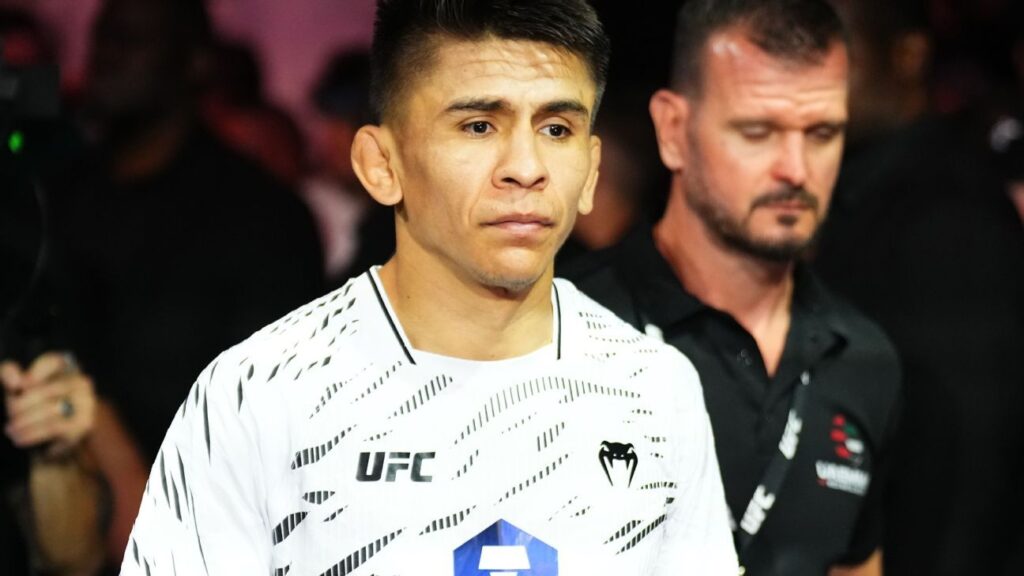 Bautista to battle Oliveira at UFC Fight Night on Feb. 7 Bautista to battle Oliveira at UFC Fight Night on Feb. 7