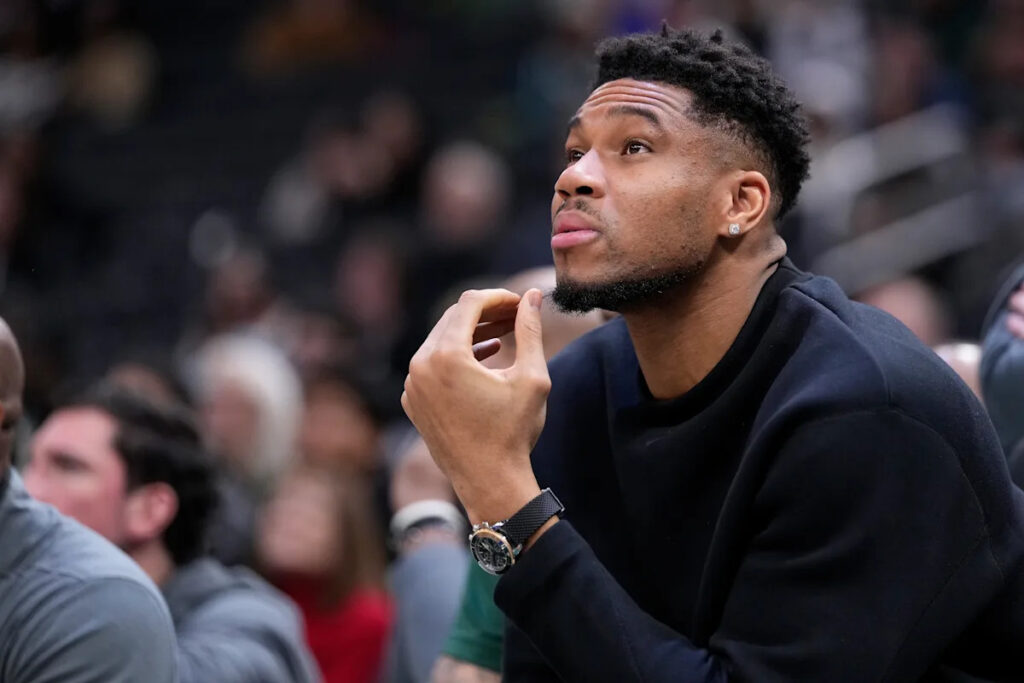 Giannis Antetokounmpo expected to return to Bucks’ lineup Saturday night against Bulls Download app from appStore