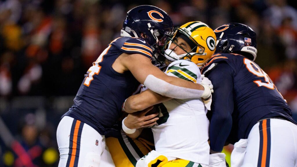 Jordan Love injury: Packers QB suffers concussion in pivotal game against Bears