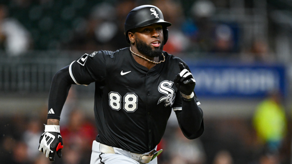 MLB rumors: Reds in talks with White Sox on Luis Robert Jr. trade