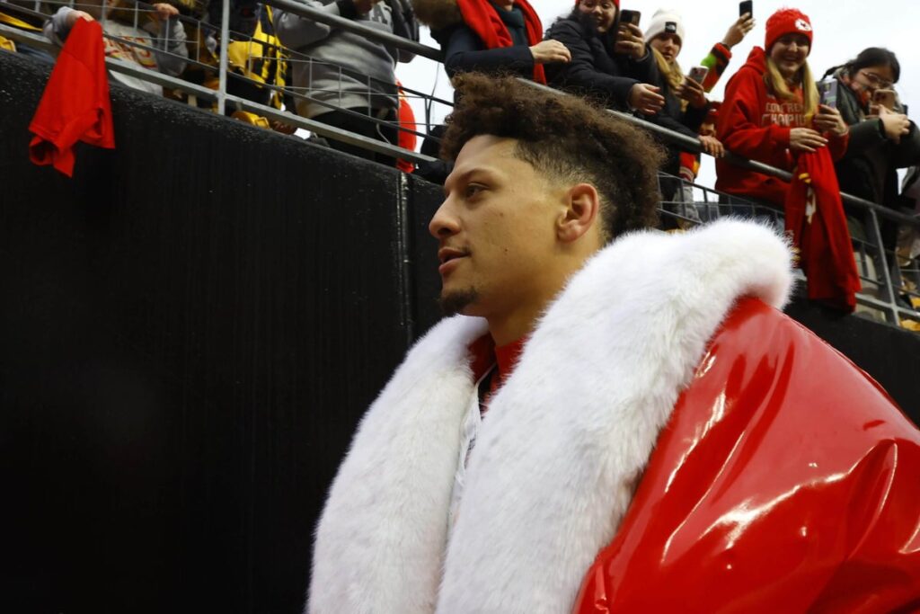 Mahomes, Doncic and Irving surprise teammates with epic gifts: From Playstation 5s to golf carts