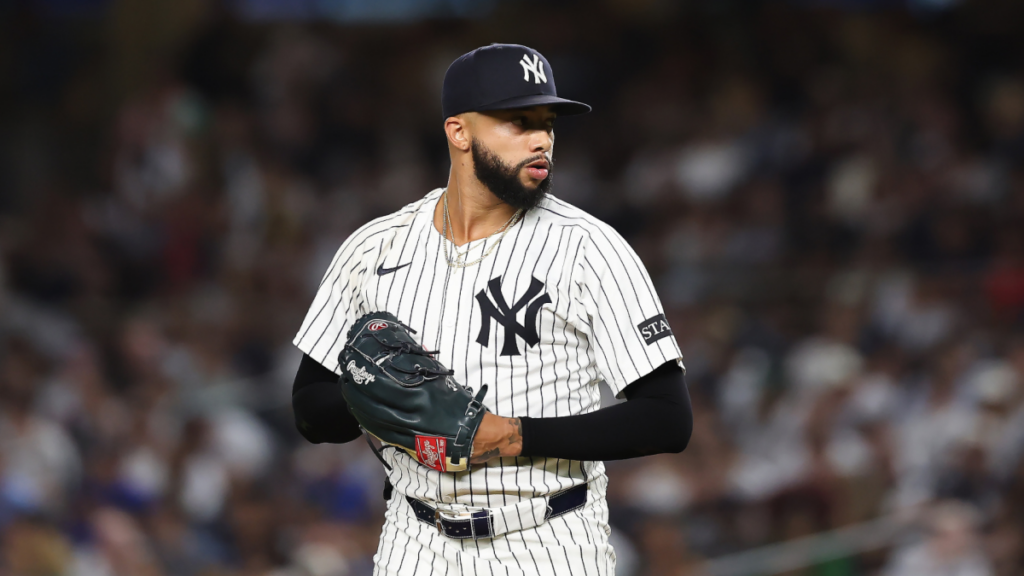 Mets sign ex-Yankees closer Devin Williams in MLB free agency
