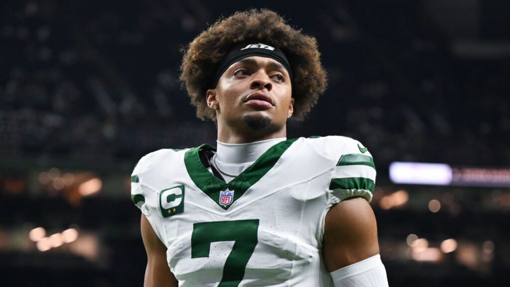 QB Justin Fields placed on IR with Jets future uncertain