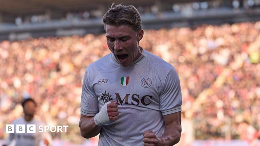 Rasmus Hojlund celebrates