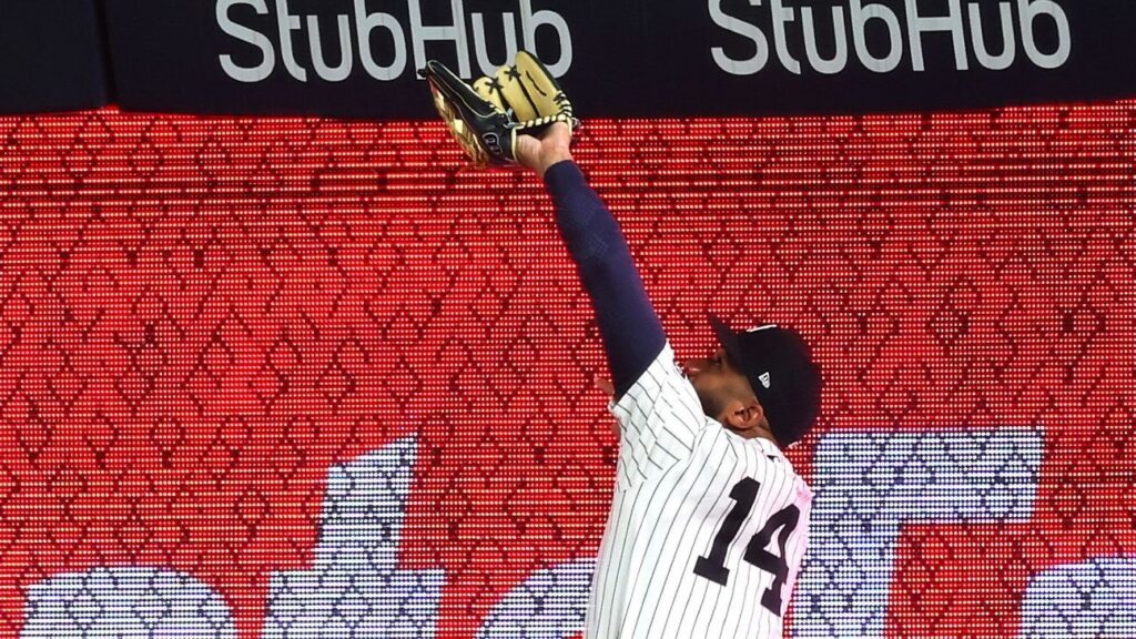 Sources: Amed Rosario agrees to 1-year, $2.5M deal with Yankees Sources: Amed Rosario agrees to 1-year, $2.5M deal with Yankees