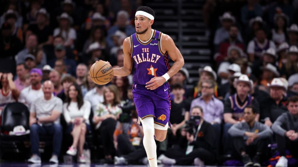 Suns’ Devin Booker out at least week with right groin strain Suns' Devin Booker out at least week with right groin strain