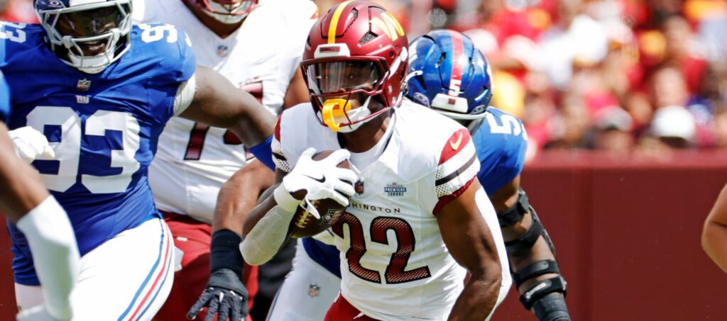 Top 5 Fantasy Football Waiver Wire Priority Pickups (Week 16) Top 5 Fantasy Football Waiver Wire Priority Pickups (Week 16)