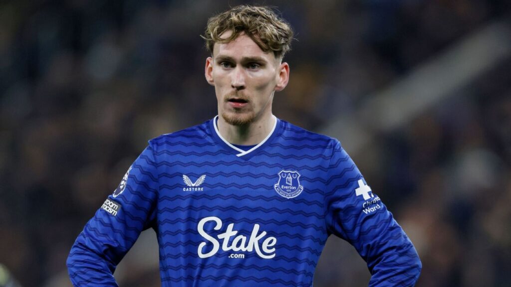 Transfer rumors, news: Man United consider re-signing Garner