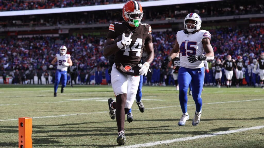 Week 17 fantasy football matchup rankings: Upgrade Harold Fannin Jr., downgrade Jameson Williams