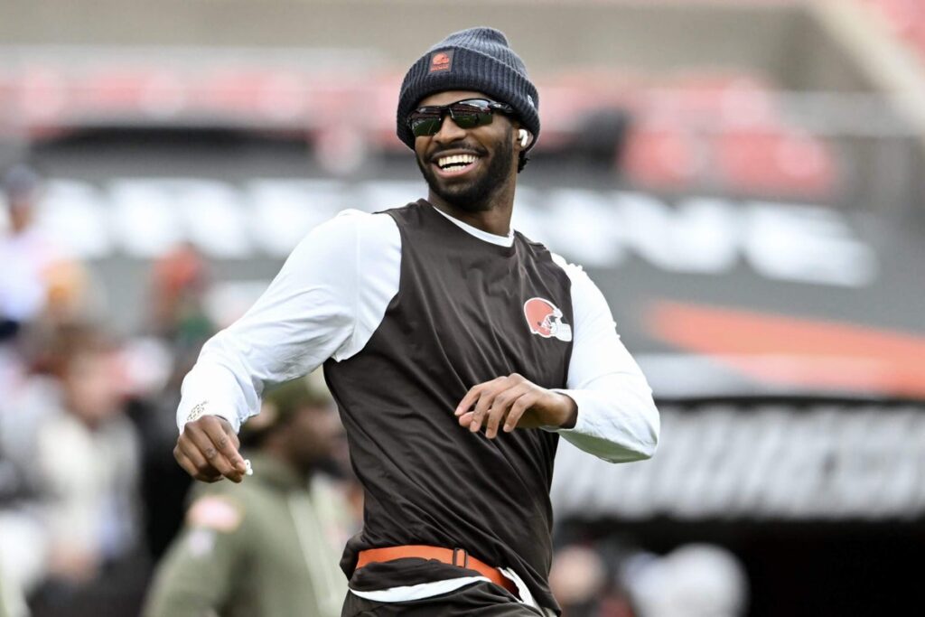 Browns coach Todd Monken jokes with Shedeur Sanders about past draft interest Browns coach Todd Monken jokes with Shedeur Sanders about past draft interest