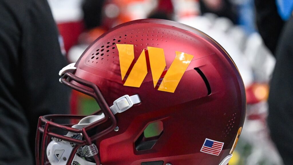 Commanders request interview for D.J. Williams for QB coach