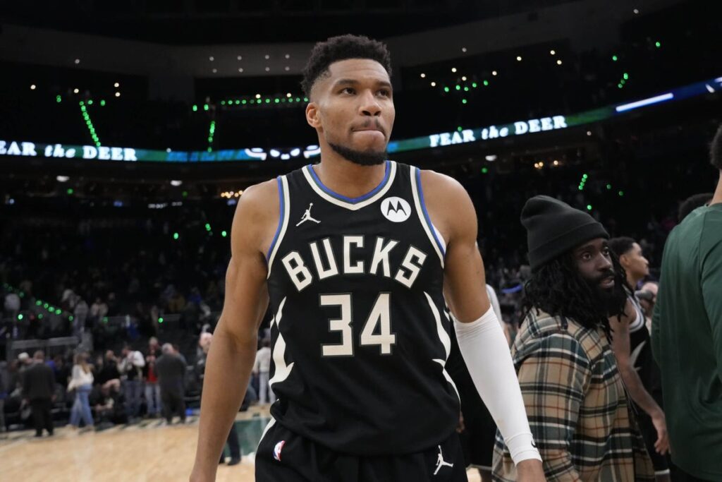 Giannis Antetokounmpo expects to miss 4-6 weeks after injuring calf in Bucks’ latest loss Giannis Antetokounmpo expects to miss 4-6 weeks after injuring calf in Bucks’ latest loss