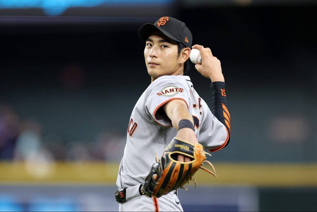 Giants outfielder Jung Hoo Lee momentarily detained at LAX due to paperwork issue
