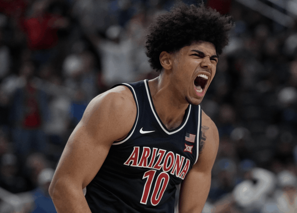 Arizona Wildcats forward Koa Peat (10)
