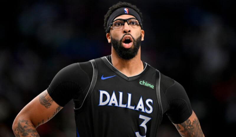 Mavericks vs Kings Prediction, Picks & Best Bets for Tonight’s NBA Game Dallas Mavericks forward Anthony Davis (3) looks on during the second half.