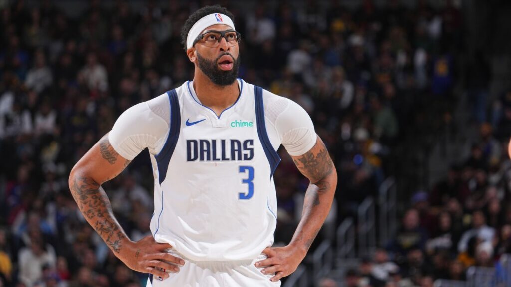 Mavs’ Anthony Davis might need surgery on hand, sources say Mavs' Anthony Davis might need surgery on hand, sources say