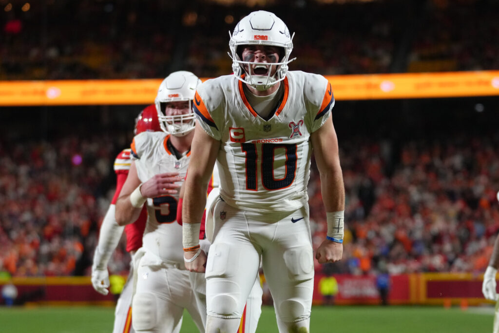 NFL Week 18 inactives, scores, live updates: Broncos look to clinch AFC's No. 1 seed with win over Chargers, Patriots and Jaguars still in play