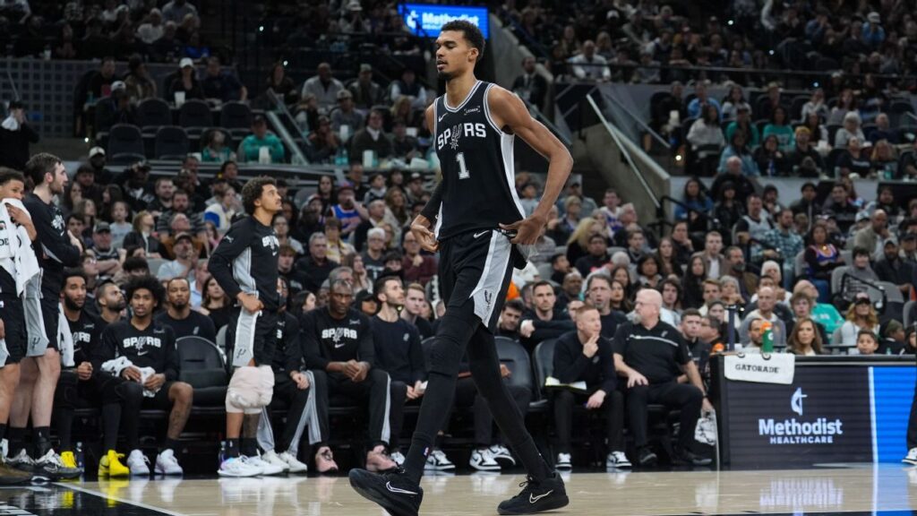 Spurs' Wembanyama 'confident' after hyperextending left knee