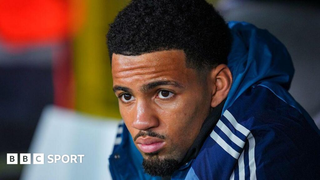 Ethan Nwaneri on the substitutes bench.