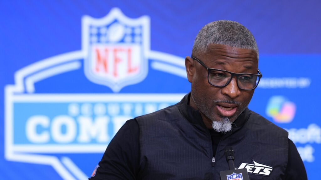 Aaron Glenn: Calling defensive plays is my superpower