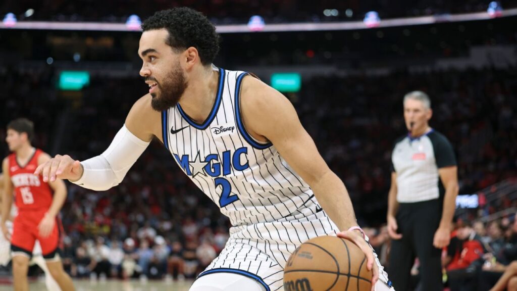 Sources: Mavericks acquire Tyus Jones in trade with Hornets