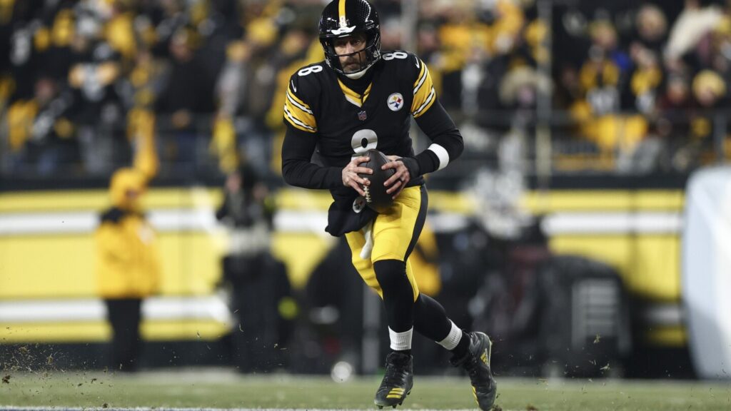 Aaron Rodgers calls Acrisure Stadium a great place to play, “other than the field surface” Aaron Rodgers calls Acrisure Stadium a great place to play, "other than the field surface"