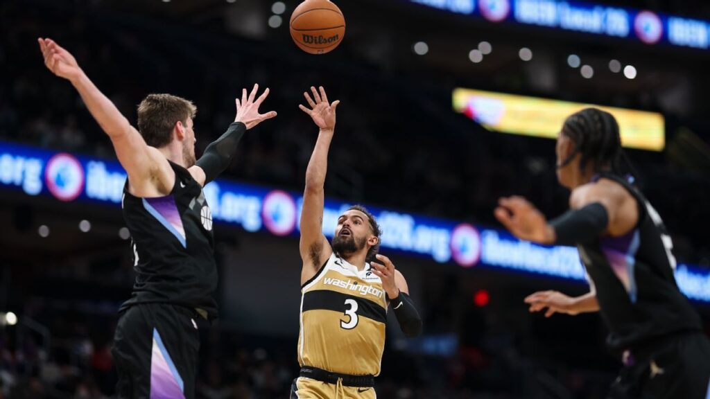 Despite rust, Trae Young dazzles Wizards crowd in 19-minute debut