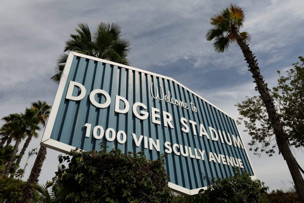 Dodgers agree to deal with Uniqlo as official field presenting partner: Sources