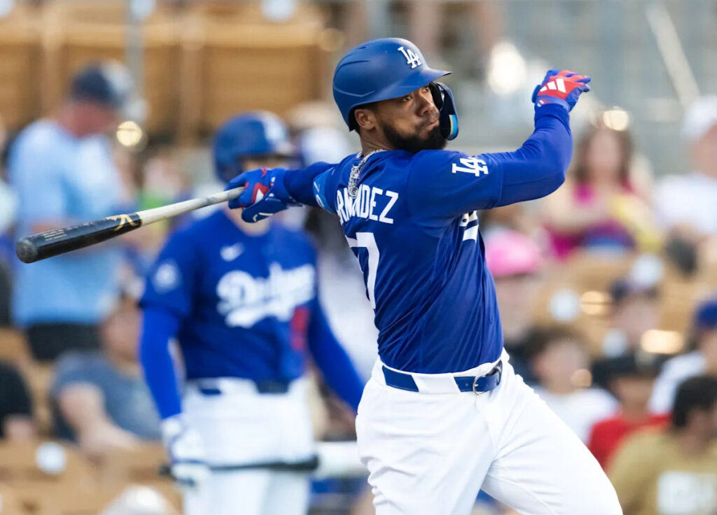 Dodgers crush a trio of home runs in win vs. Reds Download app from appStore