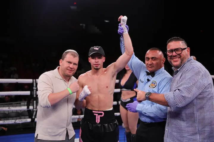 Felix Parrilla becomes first to stop Jose Velasquez with TKO2 Jose Velasquez