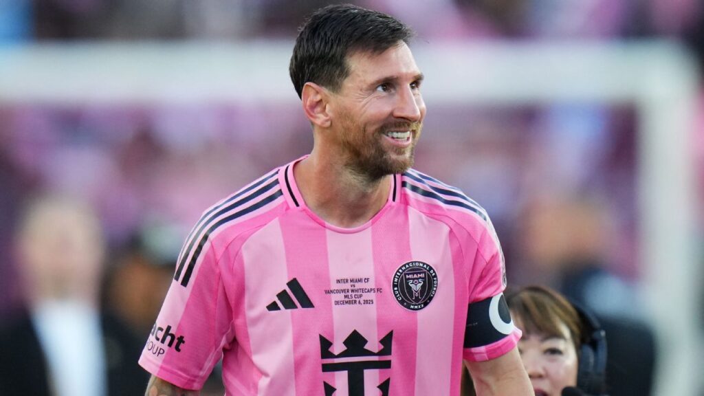 Lionel Messi on verge of 900th career goal, but can he reach 1,000? Can he pass Ronaldo?