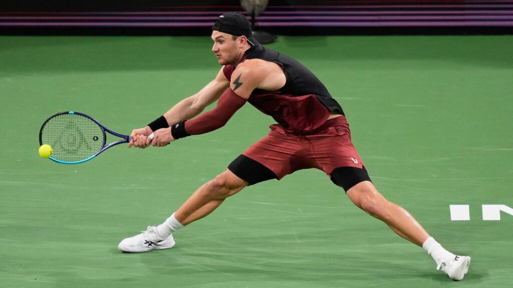 Jack Draper, of Britain, returns a shot against Daniil Medvedev, of Russia, during a quarterfinal match at the BNP Paribas Open tennis tournament, Thursday, March 12, 2026, in Indian Wells, Calif. (AP Photo/Mark J. Terrill)