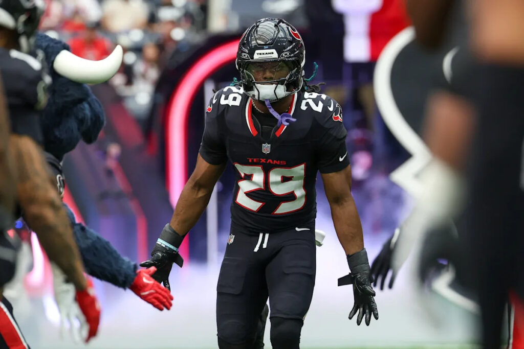 Texans Bring Back S M.J. Stewart on One-Year Deal Download app from appStore