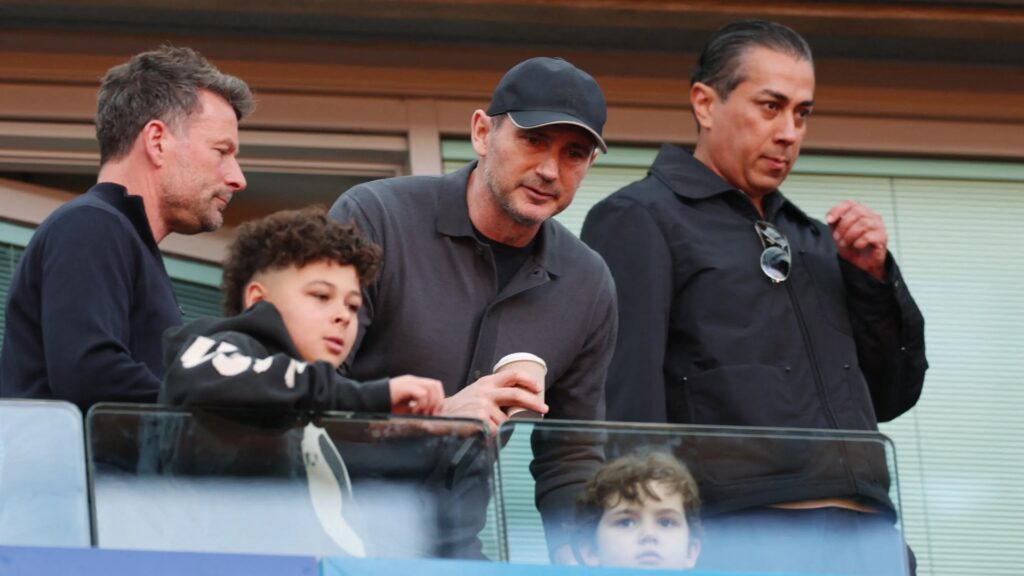 Frank Lampard greets three-time Premier League winner during Chelsea vs Man City as legend returns to Stamford Bridge