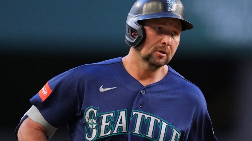 Seattle Mariners catcher Cal Raleigh hits first HR of season Seattle Mariners catcher Cal Raleigh hits first HR of season